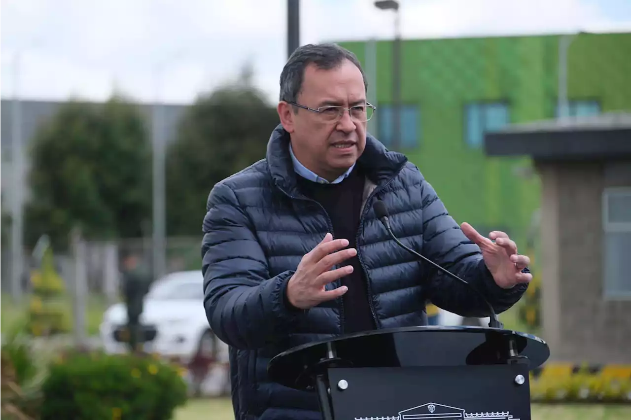 Gobierno dice que salida de general Henry Sanabria no es por creencias religiosas