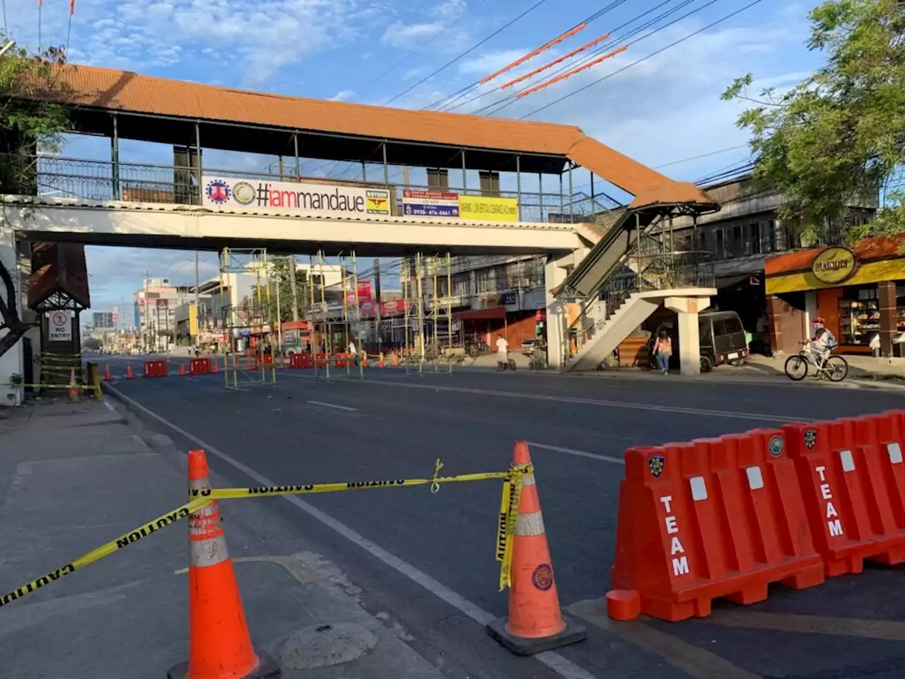 DPWH-7 to install warning signs on Mandaue City skywalks to address safety concerns