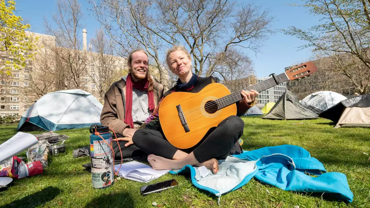 Musik, Plumpsklos und Drogen-Verbot – „Klima-Camp“ in Berlin-Mitte