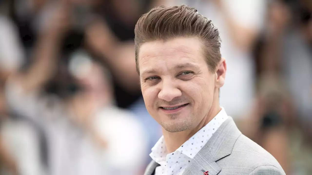 Jeremy Renner miraculé : l'acteur très ému pour son premier tapis rouge trois mois après son affreux accident