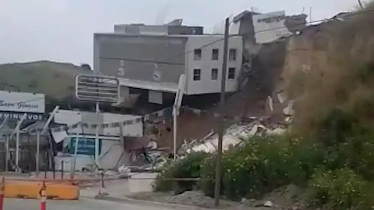 Así colapsó este edificio en Tijuana, México, tras un deslizamiento | Video | CNN