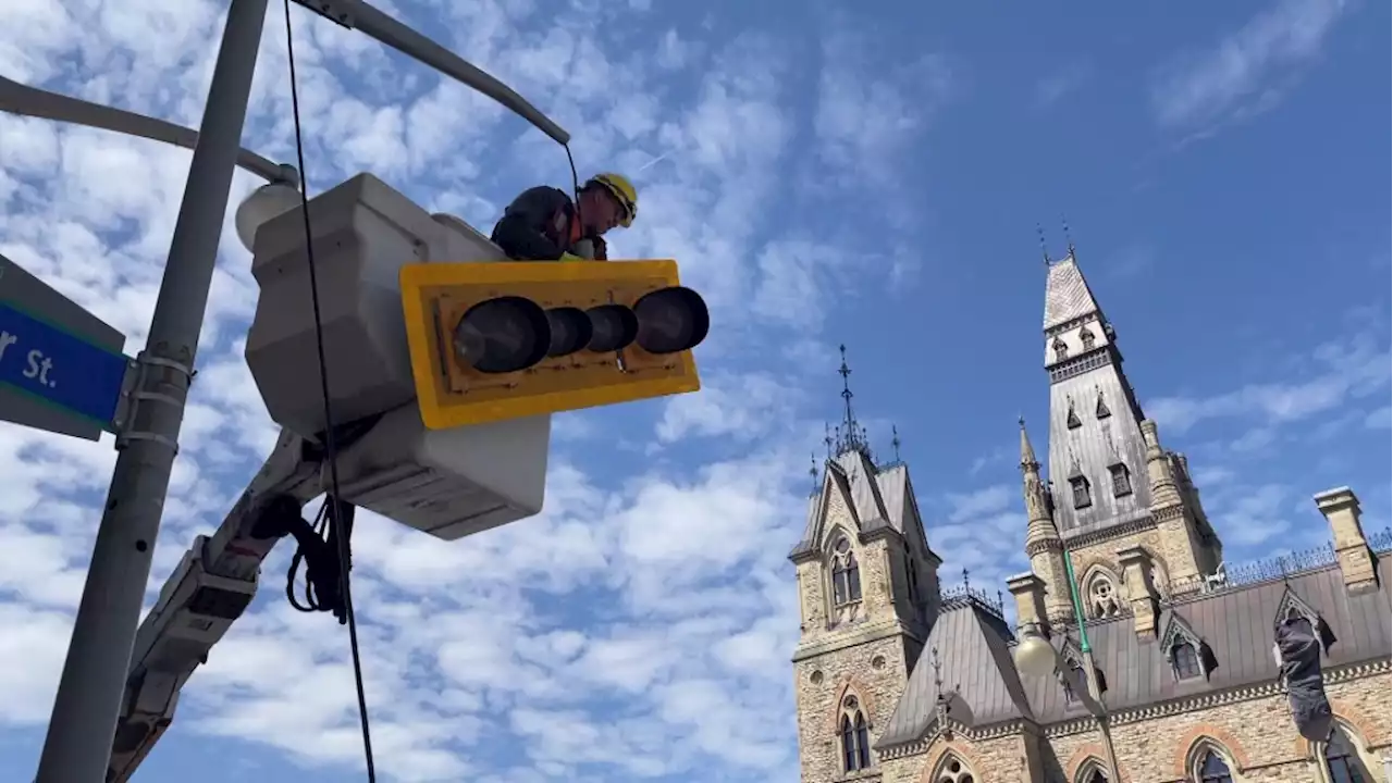 Traffic lights installed on Wellington Street ahead of reopening this spring