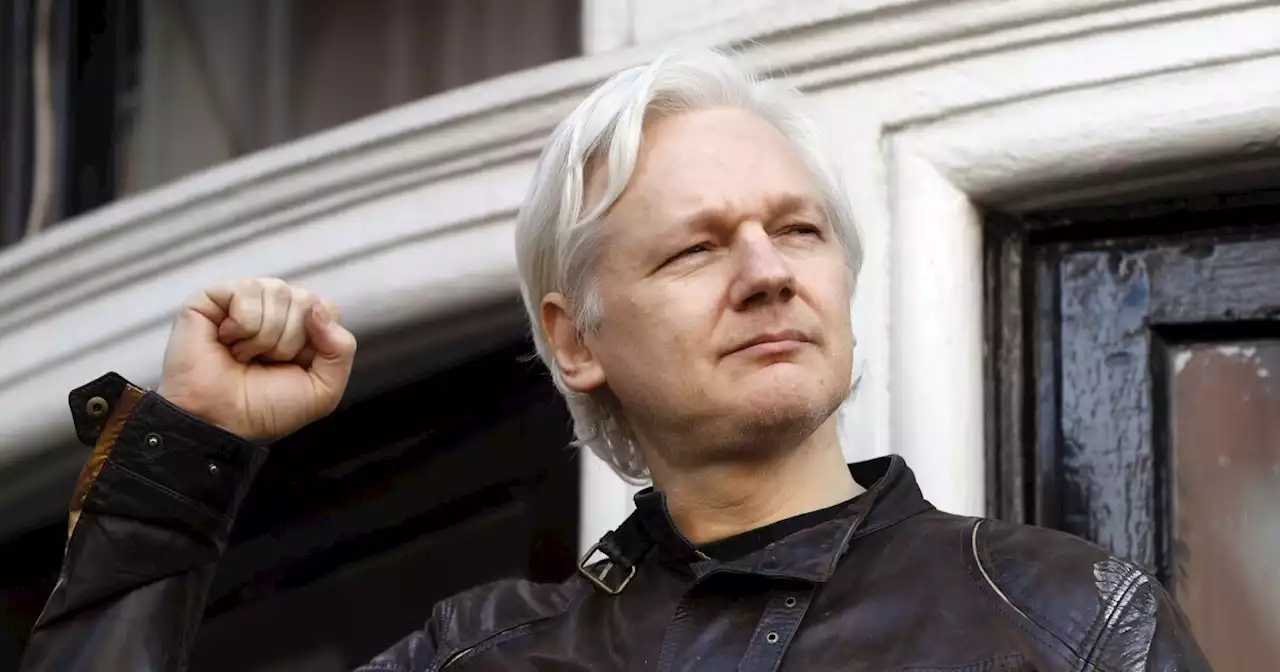 House Democrats call for DOJ to drop Assange charges