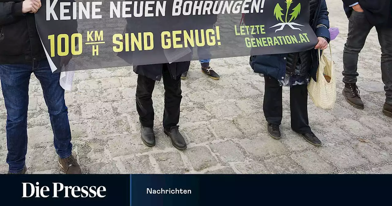 'Letzte Generation' blockiert Verkehr mit Protestmarsch...