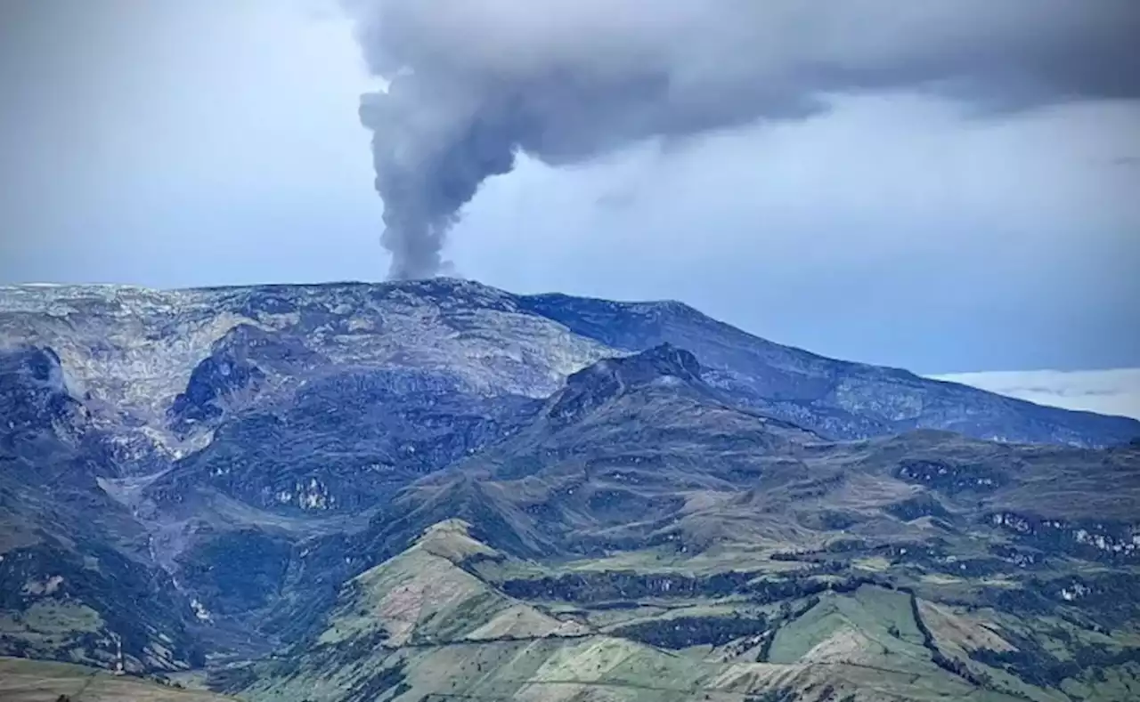 Cenizas de Volcán Nevado del Ruiz ya caen en Villamaría y Filandia