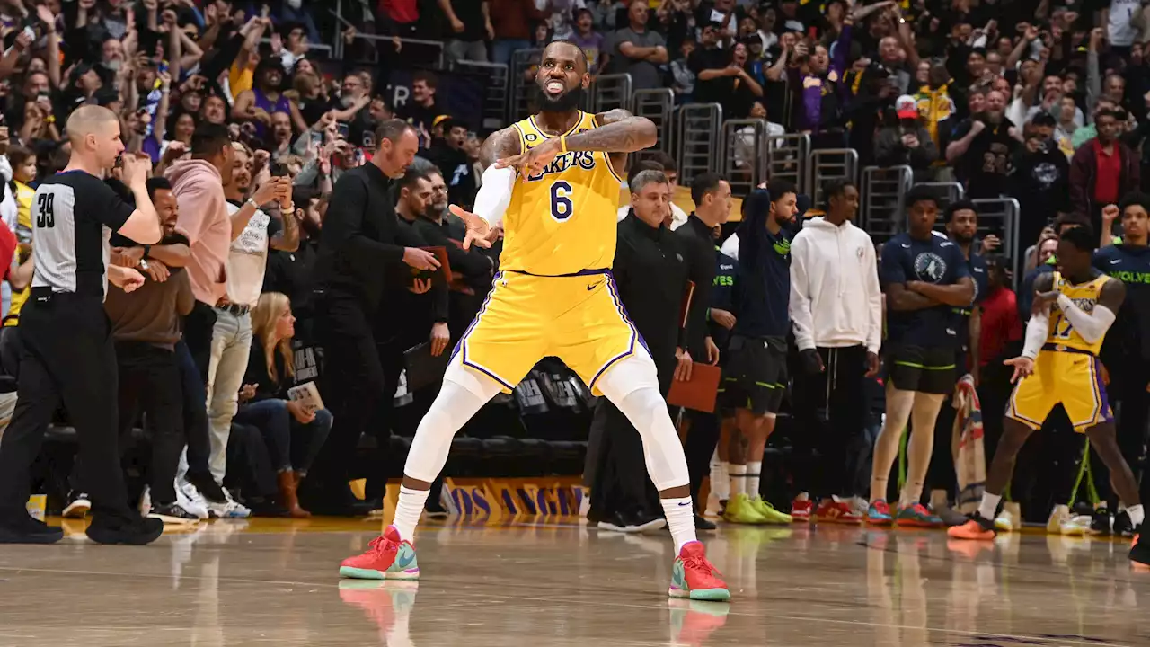 NBA : Les Los Angeles Lakers de LeBron James se qualifient pour les playoffs dans la douleur