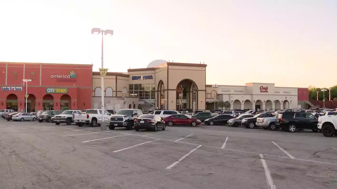 Man dies in police custody after arrest at Fort Worth mall