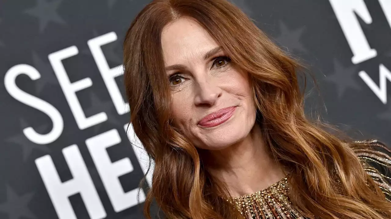Julia Roberts, 55 ans, envoûtante dans un tailleur immaculé composé d'une jupe courte