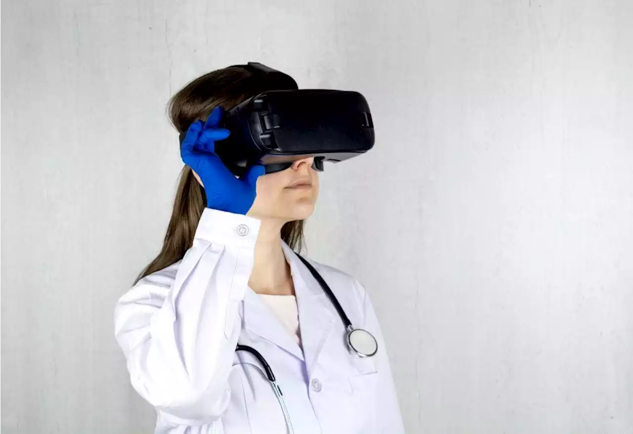 How Healthcare Professionals Use Virtual Reality for Pain Management | HackerNoon