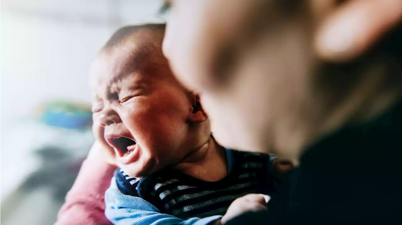 Un padre deja ciego a su bebé de cuatro meses en Zaragoza: le zarandeó y golpeó porque lloraba