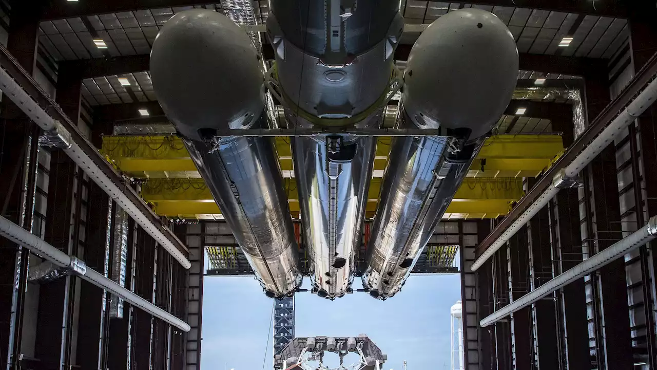 SpaceX shows off Falcon Heavy ahead of massive rocket's sixth launch