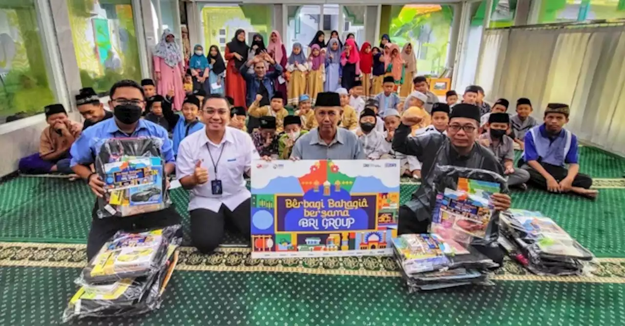 BRI Cabang Sidoarjo Bagi 85 Paket Alat Sekolah ke Yayasan Muslim Pagerwojo