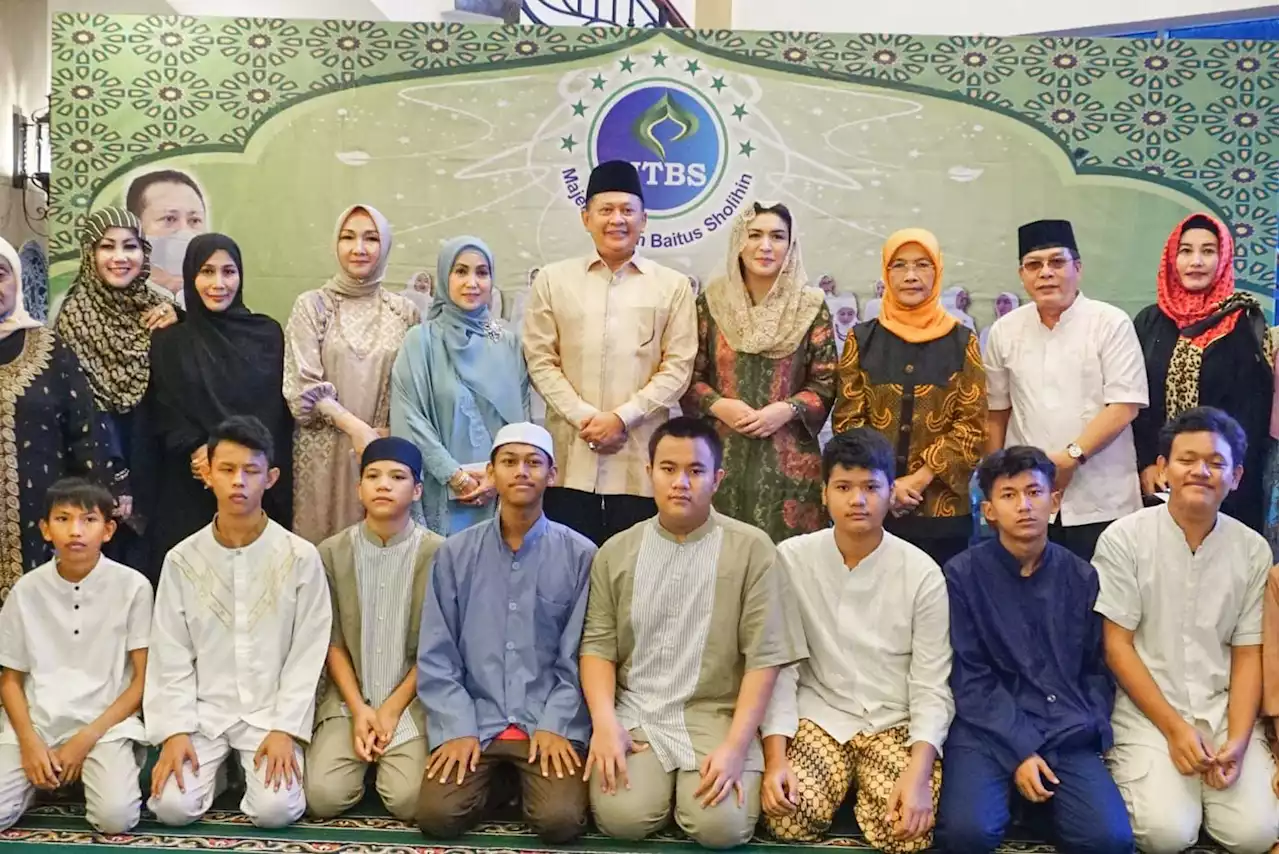 Berkah Ramadan, Bamsoet Bersama Majelis Taklim Baitus Sholihin Santuni Anak Yatim