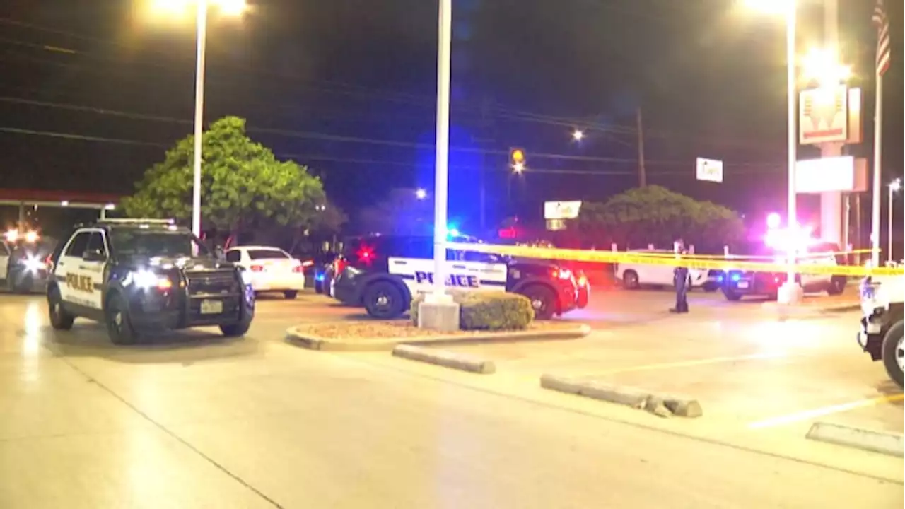 Man shot drives to Whataburger for help, is in critical condition, police say