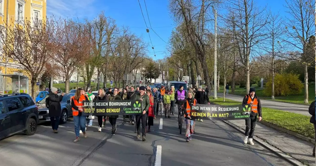 Klimaaktivisten blockieren in Graz erneut den Verkehr