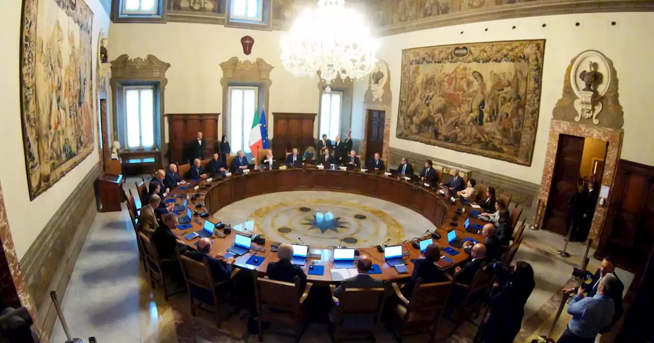 Nomine, il governo trova la quadra: Cattaneo e Scaroni all'Enel, una poltrona per Cingolani