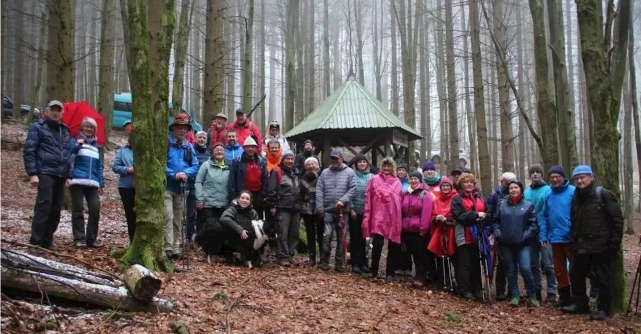 Böhmischer Brunnen in Furth im Wald aufgesperrt – mit 200 Wanderern