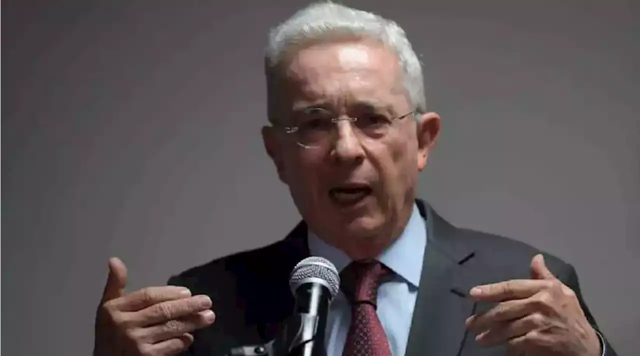 Expresidente Álvaro Uribe rectificó declaraciones sobre Daniel Coronell: “No es narcotraficante”