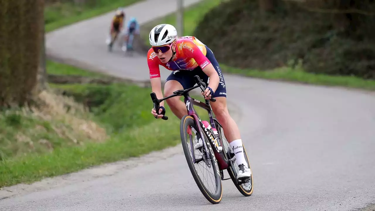 Vollering grijpt naast overwinning in spectaculaire Brabantse Pijl