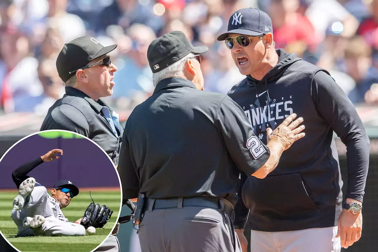 Aaron Boone ejected after controversial review against Yankees