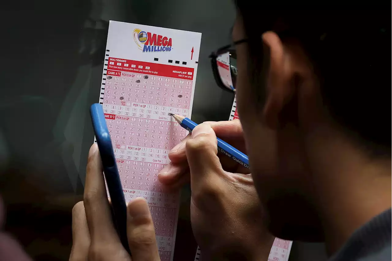 Mega Millions numbers drawn for $441M jackpot