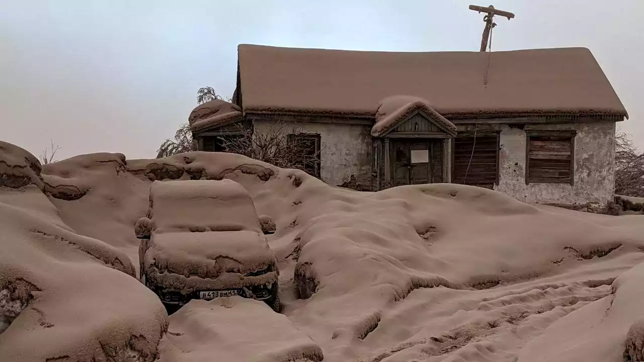 Volcano in remote Russian Far East spews 10-km-high ash plume