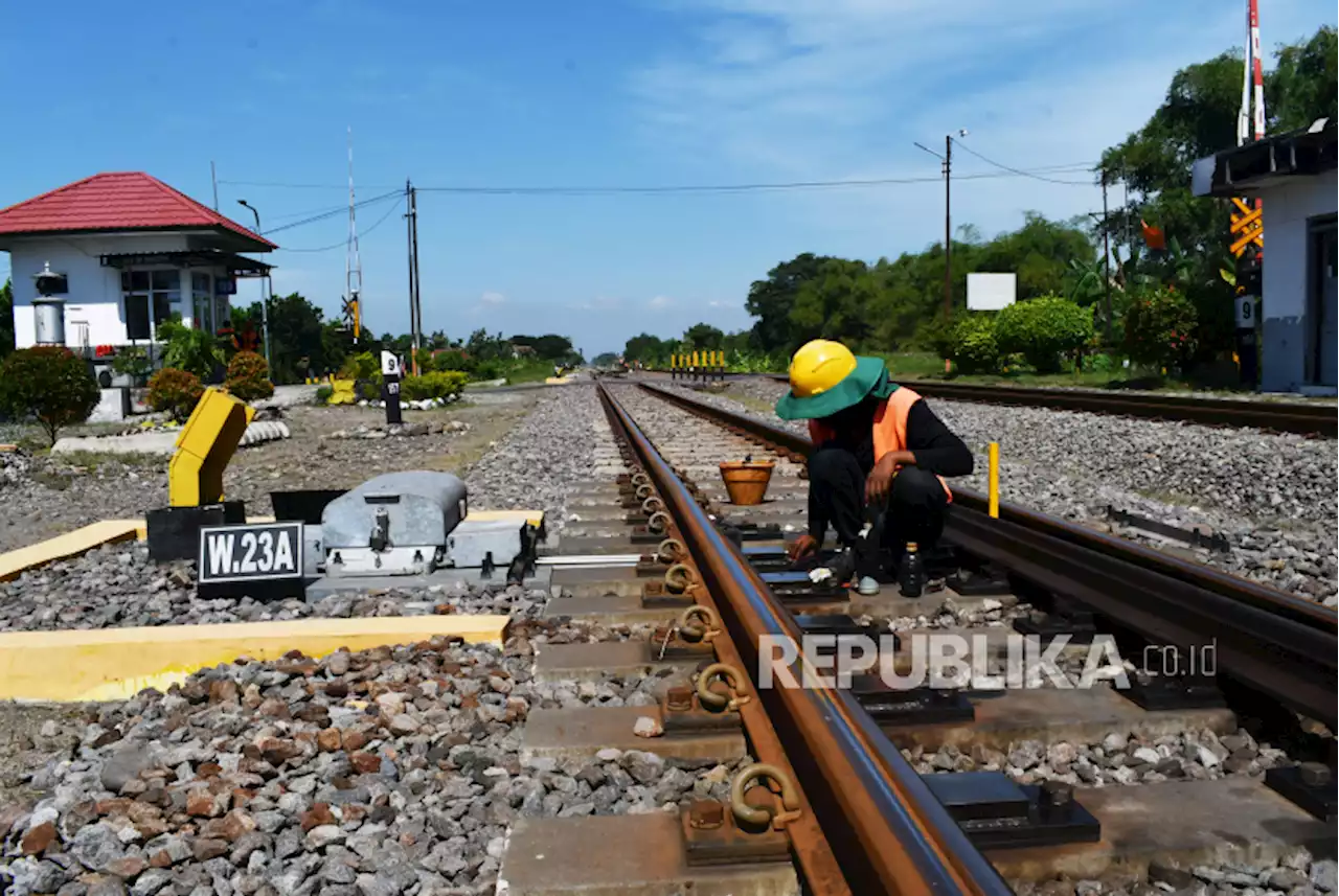 KAI Daop 8 Surabaya Catat Lima Titik Jalur Kereta Rawan Bencana Alam |Republika Online