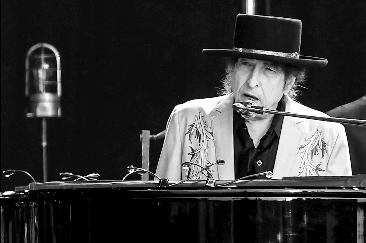 Hear Bob Dylan Break Out The Grateful Dead's 'Truckin'' at Tokyo Concert