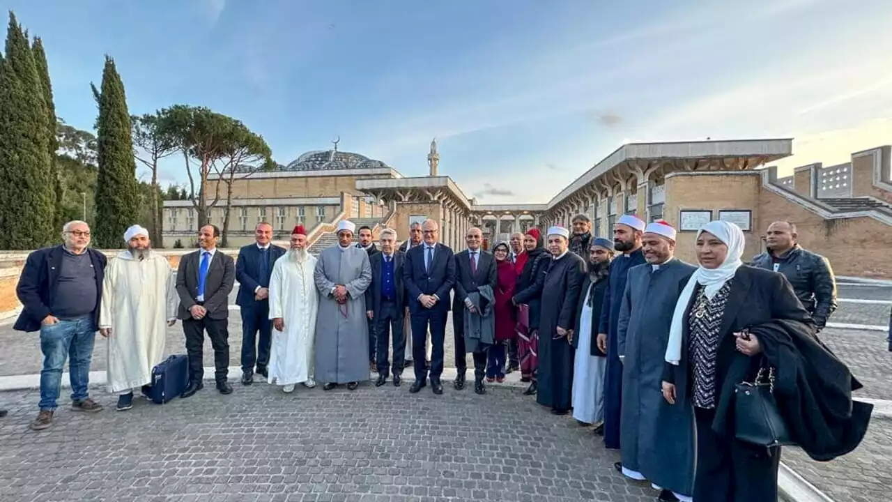 Gualtieri in Moschea durante il Ramadan: l'ultimo fu Alemanno