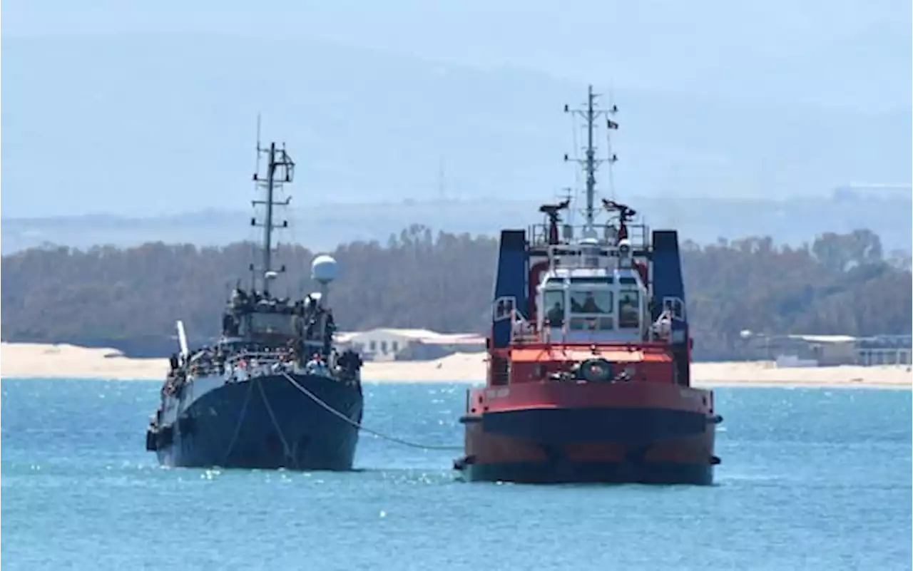 Migranti, arrivato a Catania il peschereccio con a bordo 600 persone