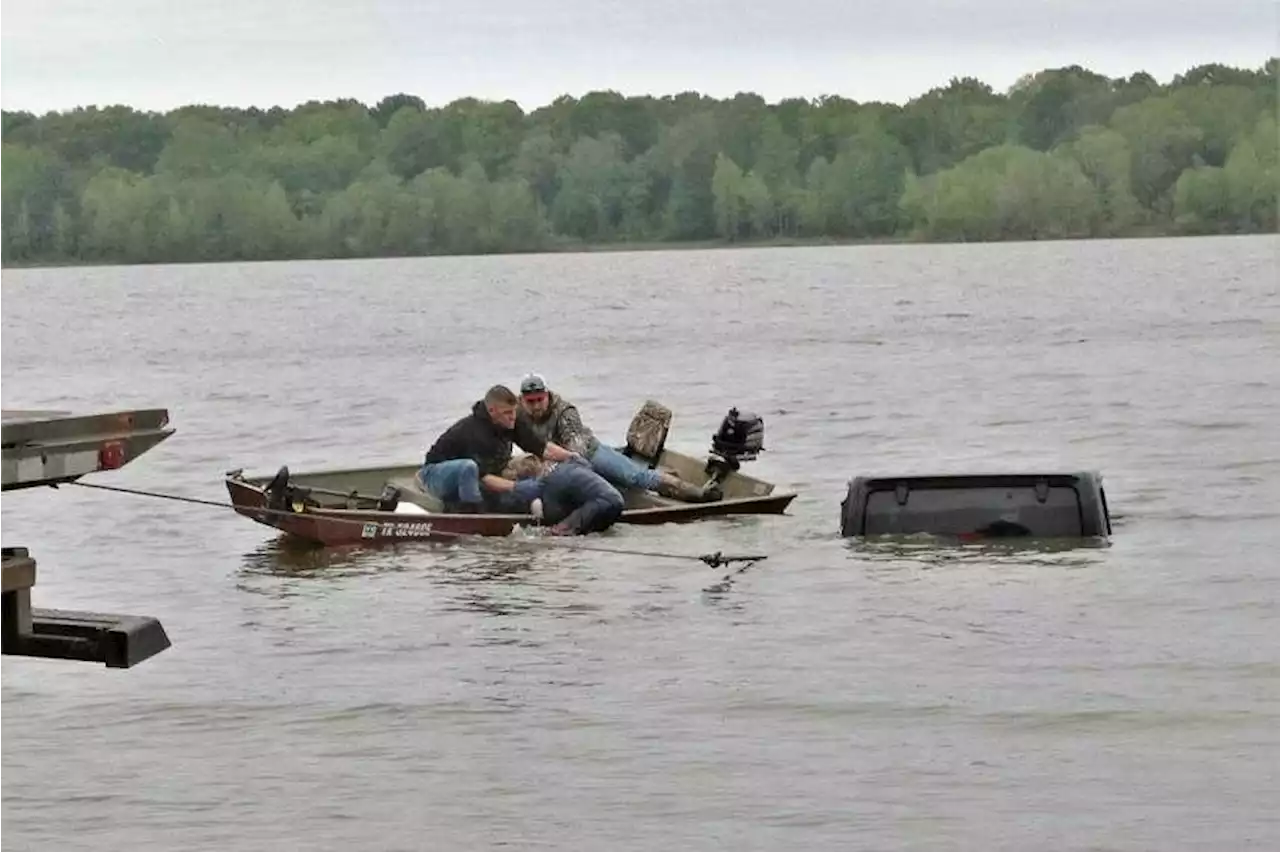 Woman reported missing for 2 days found alive in submerged jeep in Texas lake