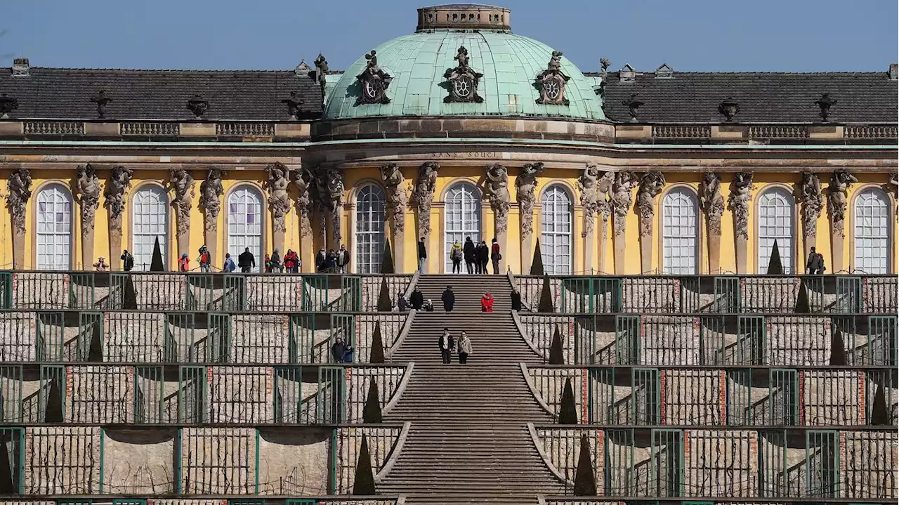 Vandalismus im Park Sanssouci: Polizei sucht Zeugen zu beschädigten Skulpturen in Potsdam