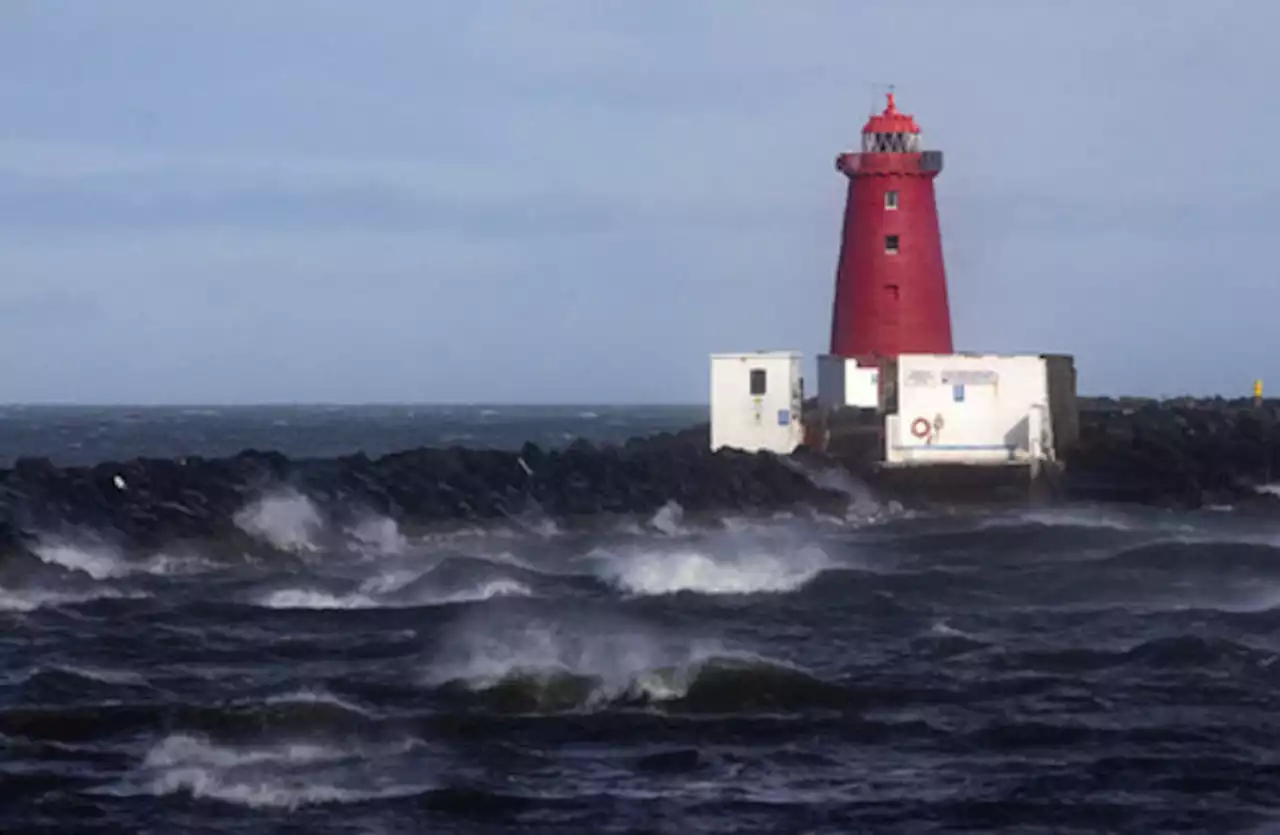 Status Orange wind warning in place in Cork and Kerry with 'damaging gusts' expected