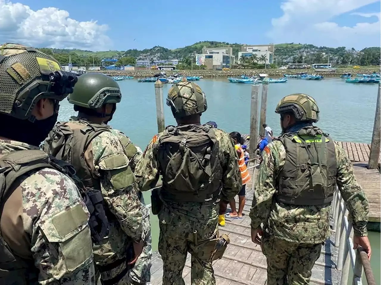 Ecuador violento: un grupo armado asesinó a 9 personas en un puerto pesquero cerca de la frontera con Colombia