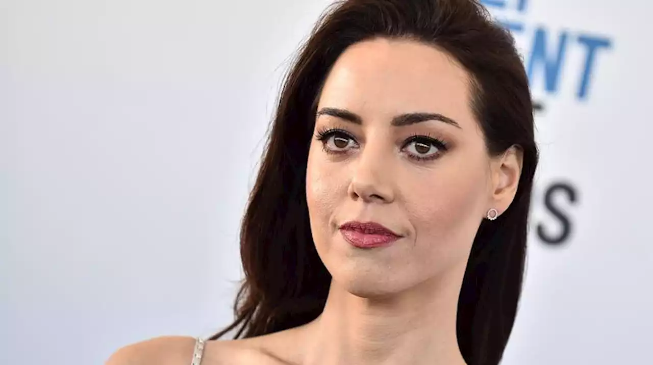 Aubrey Plaza dice que una directora la hizo masturbarse frente a la cámara | Tomatazos