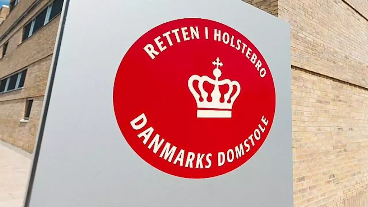 Forsvarsansatte anklages for bestikkelse med møbler og køkken