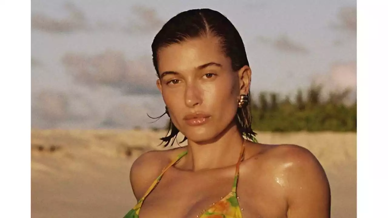 Hailey Bieber ne jure que par ce bikini parfaitement coupé