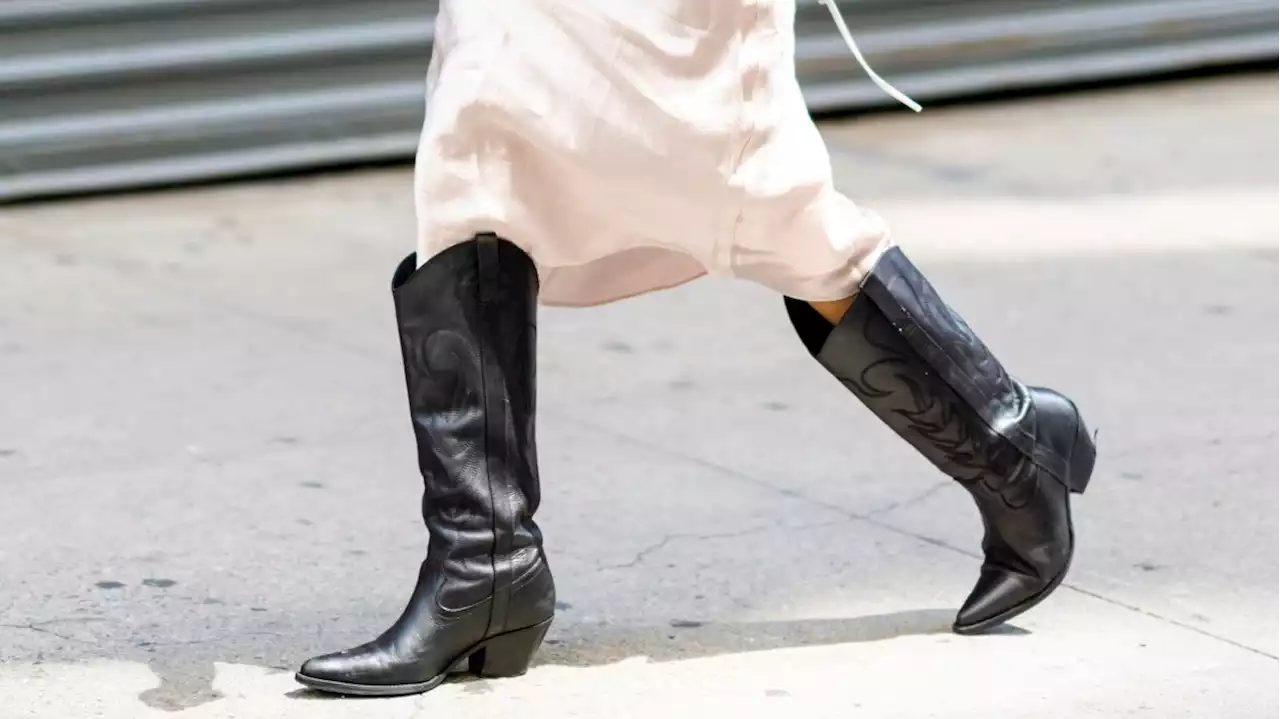 Estas son las botas vaqueras en tendencia para Primavera-Verano 2023 que Dua Lipa lleva a todas partes