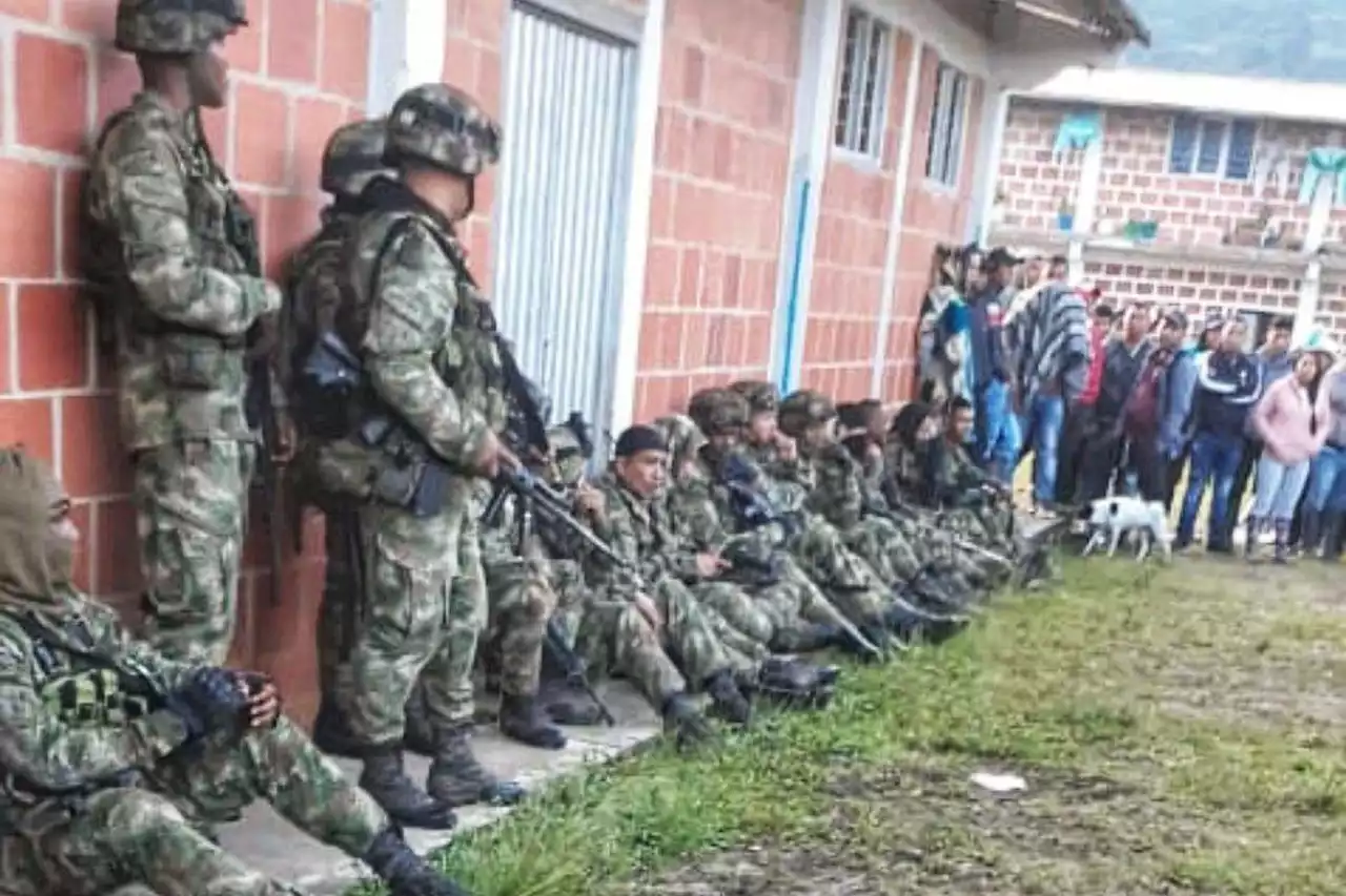 Continúa el secuestro de militares por las comunidades en Toribío, Cauca