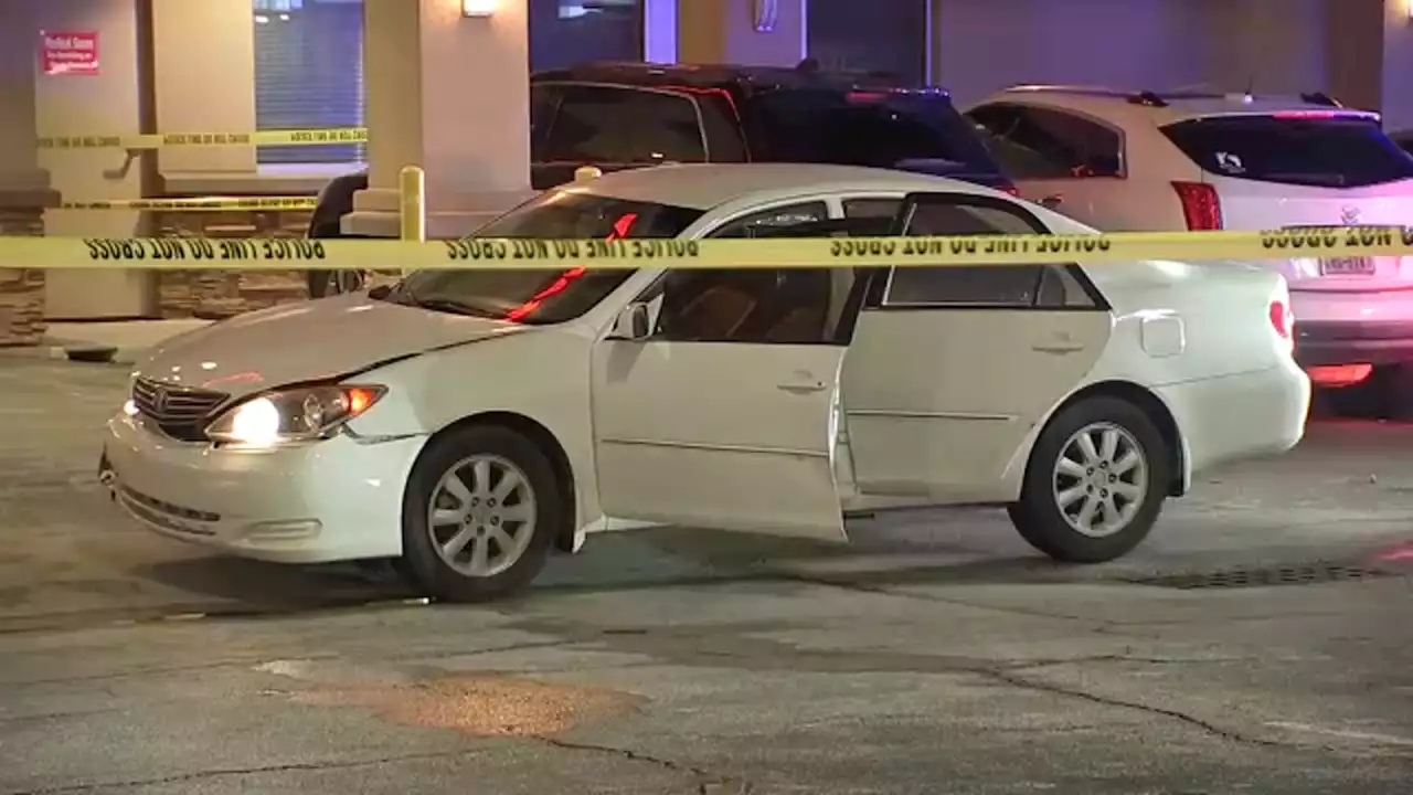 2 men shot during drug deal gone bad in parking lot of SW Houston Walgreens, police say