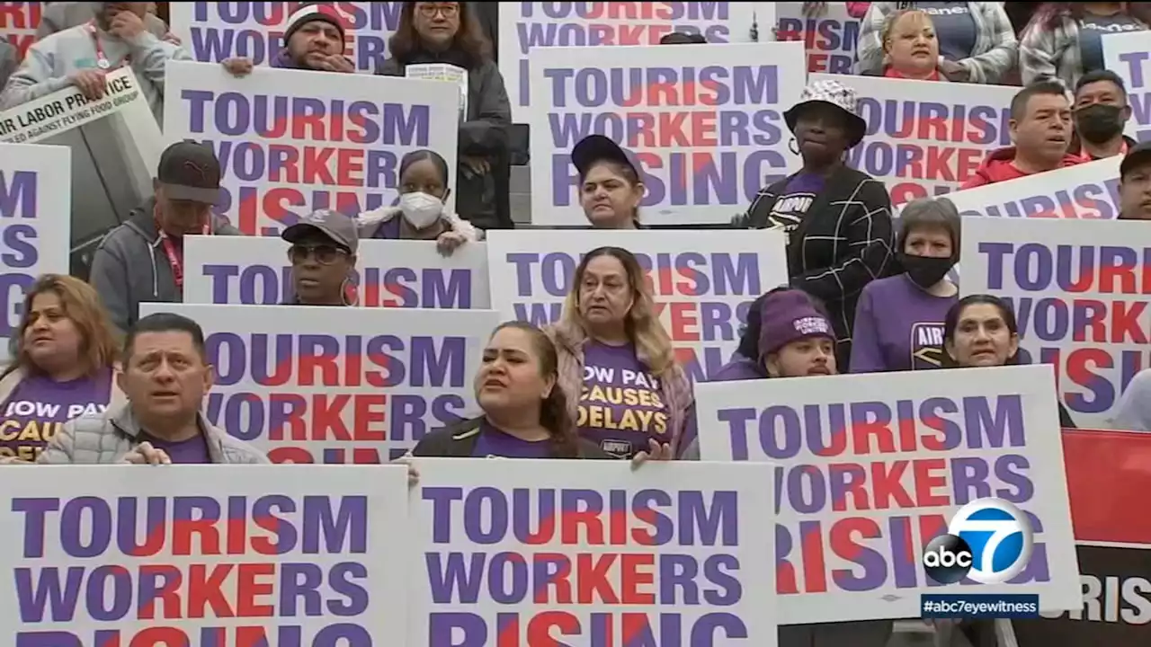 LA City councilman introduces motion to raise wages to $25-an-hour for tourism workers