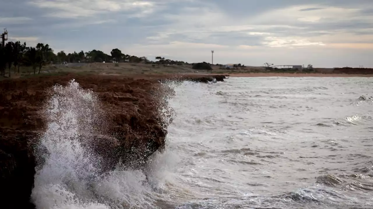 Severe Tropical Cyclone Ilsa crosses the coast of WA as communities remain locked under red alert