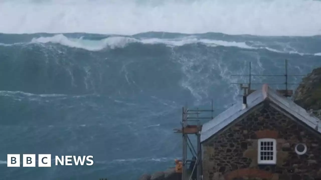 Storm Noa: Lightning strike on house as storm passes