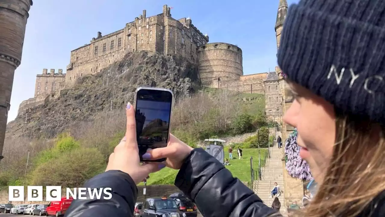 Plans for 5G mast in Edinburgh 'will damage iconic castle view'