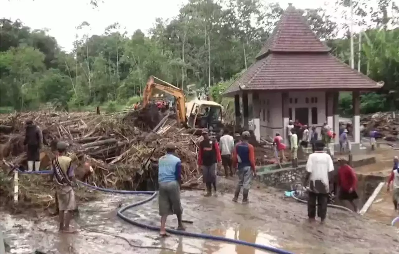 Banjir Bandang Sapu Lahan Pertanian Warga Ngantang Malang