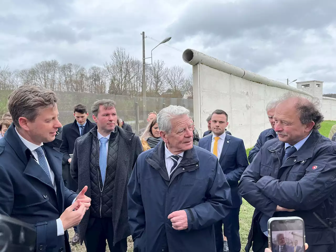 Mödlareuth: Gauck lobt Kooperation von Menschen aus Ost und West