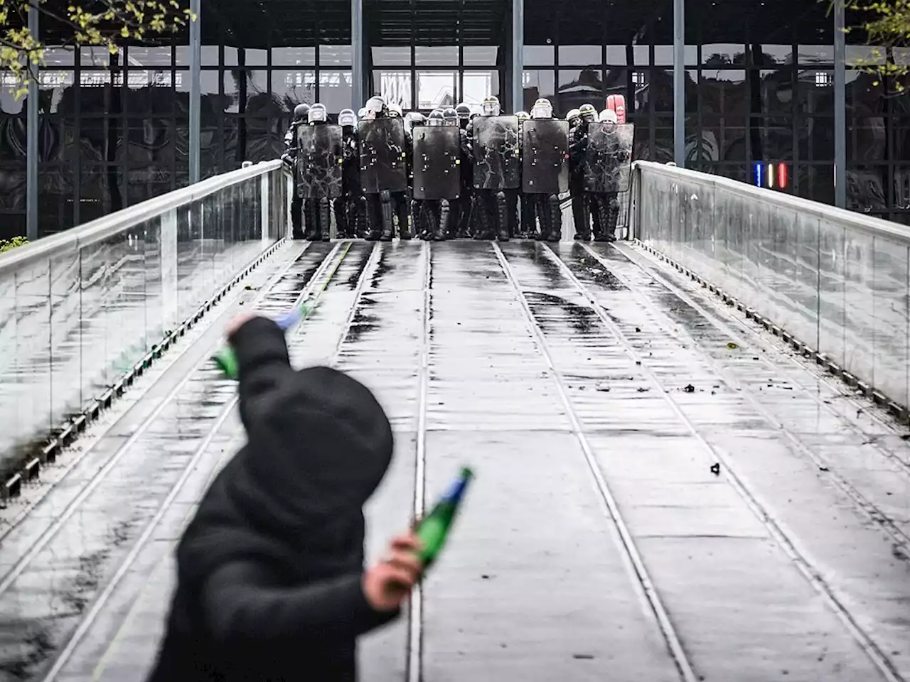 New protests in France over Macron plan to raise pension age