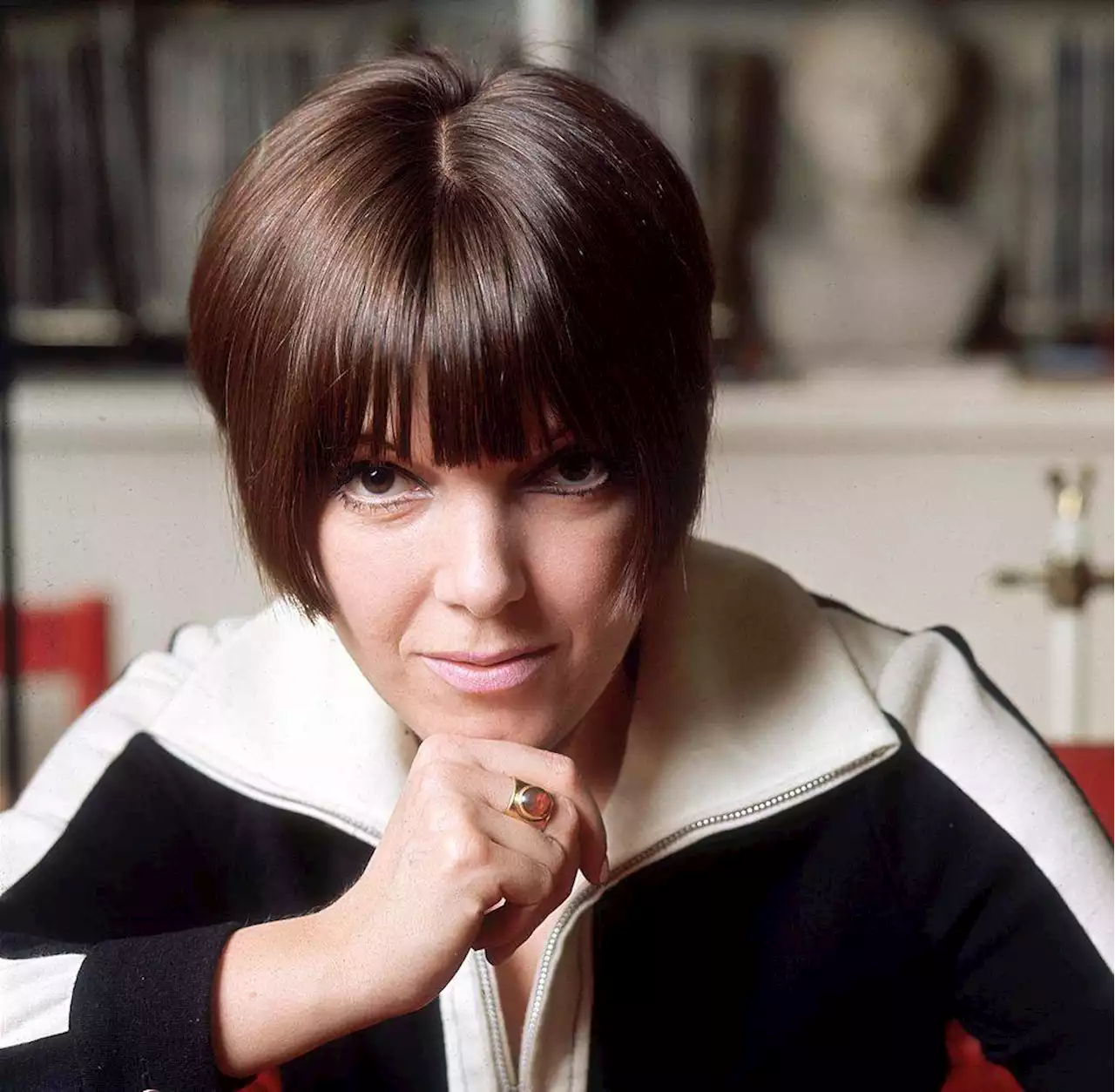 Mary Quant, diseñadora británica que revolucionó la moda femenina, falleció a los 93 años