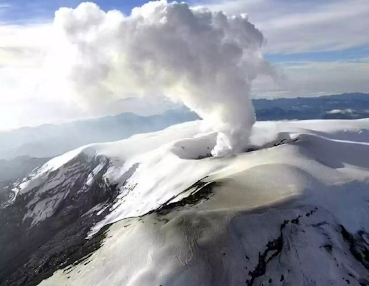 Procuraduría pide acciones inmediatas ante inestabilidad del volcán Nevado del Ruiz