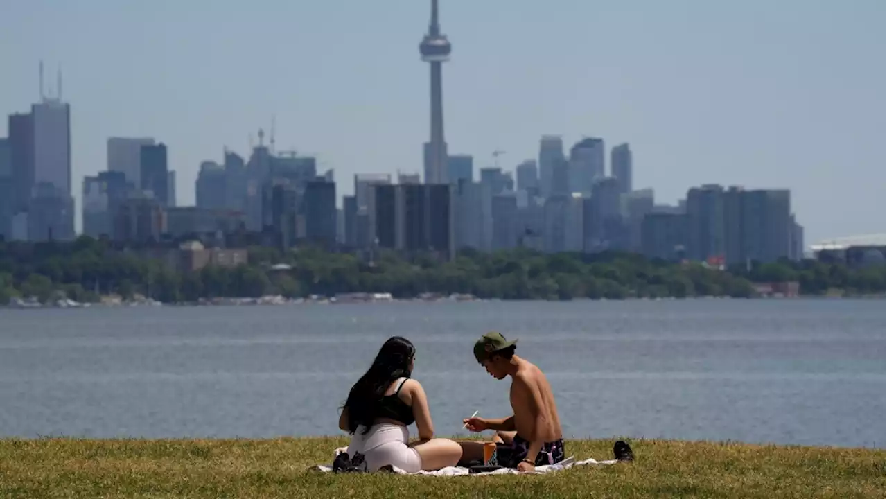 Toronto sets new temperature high, expected to break Thursday, Friday heat records